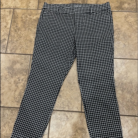 Old Navy Denim - Women’s old navy pixie anklet pants size 14